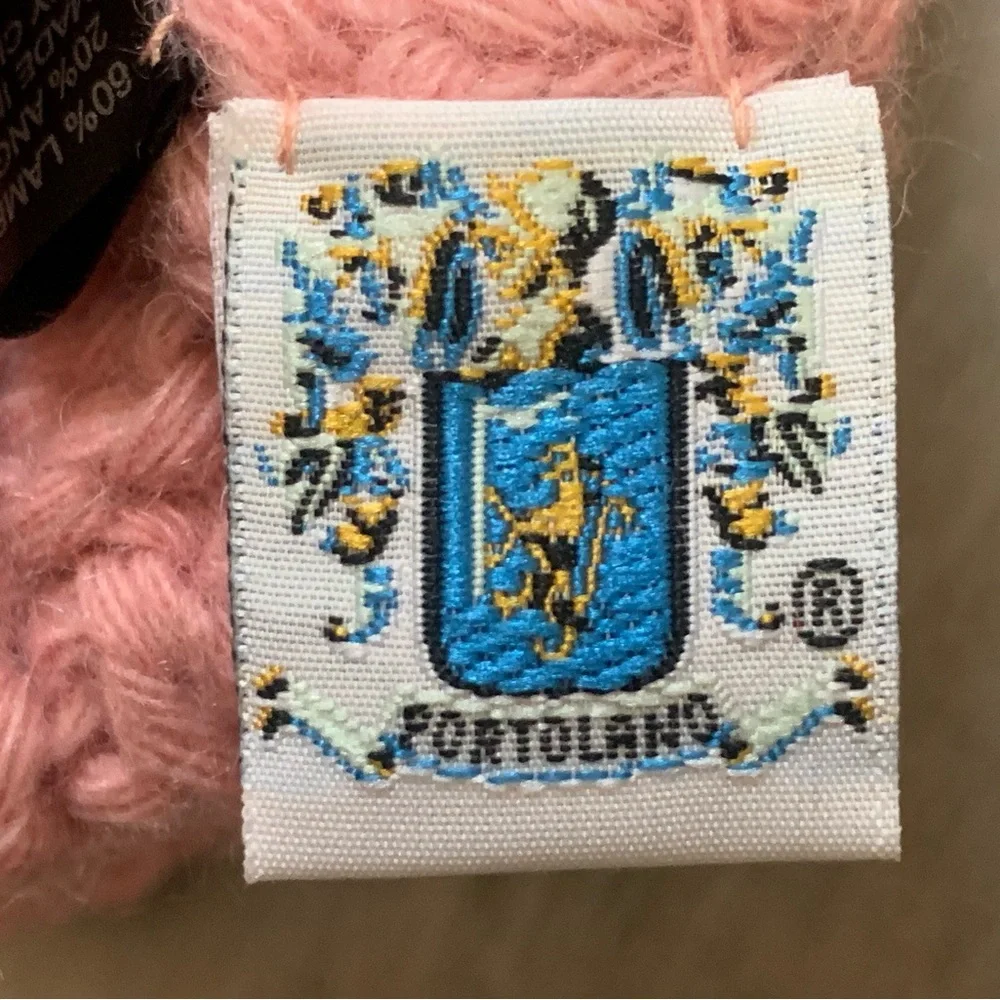 NWOT Portolano Youth Knitted Mitten.